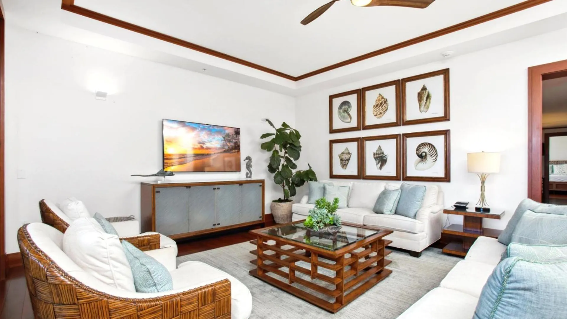 Kbm Resorts Free Car Hale Makaiatmontagekapalua Bay Beachfront Condo