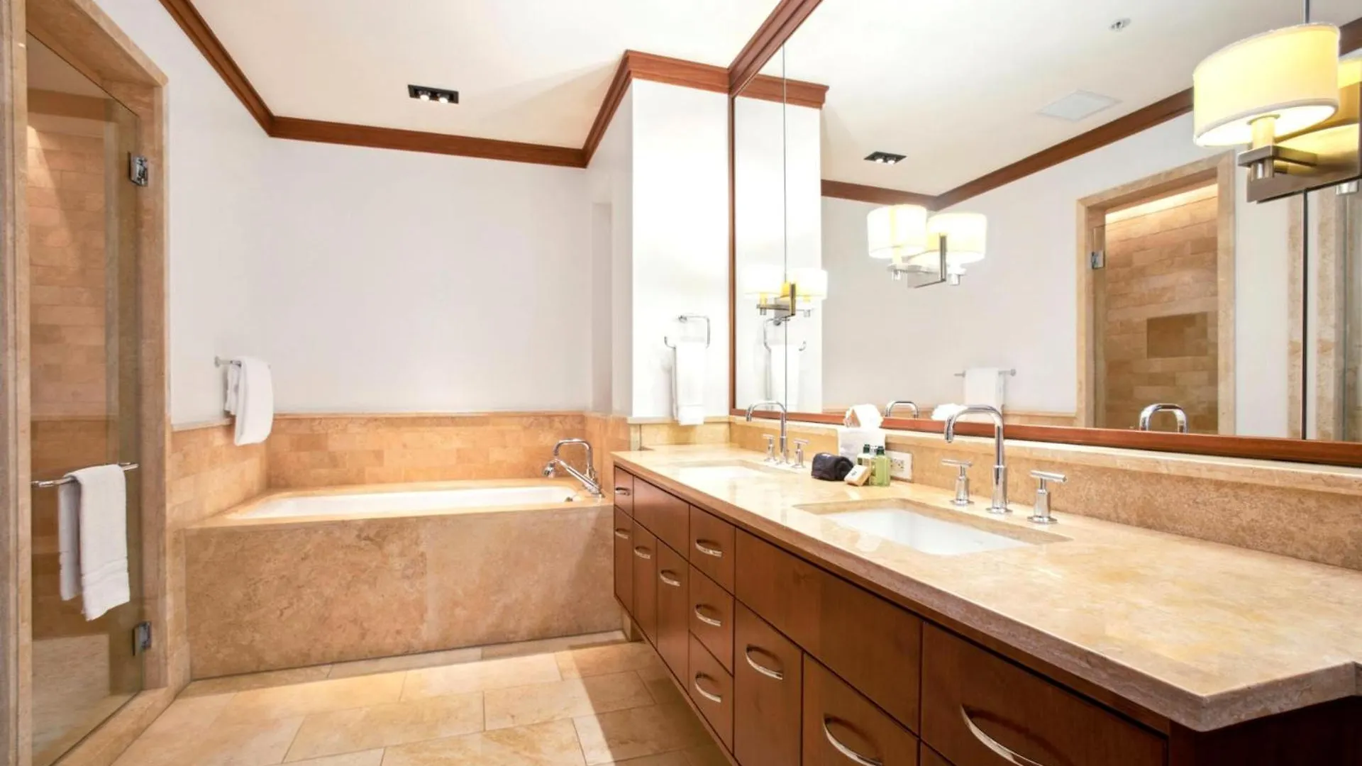 Апартаменты Kbm Resorts Free Car Hale Makai At Montage Kapalua Bay 3-Bedroom Beachfront Condo With Daily Housekeeping Spa