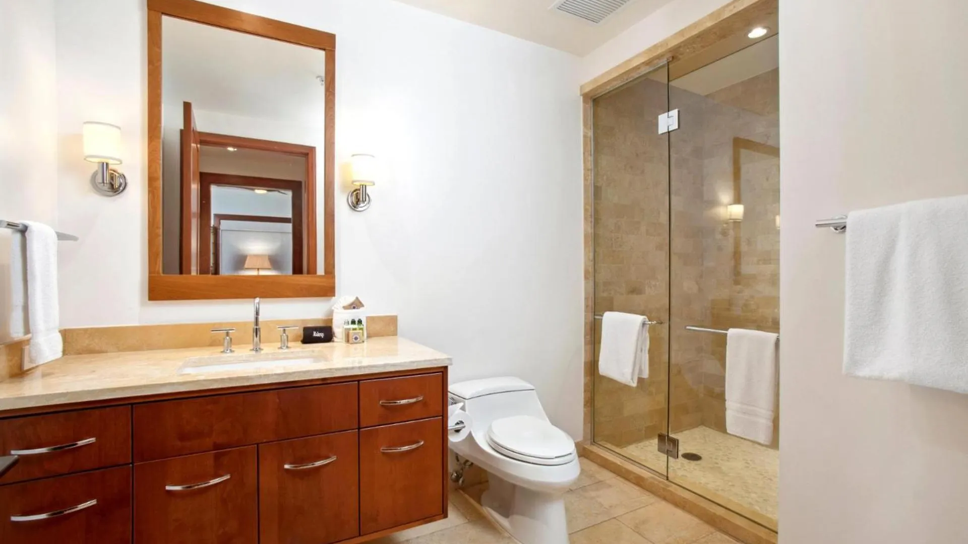 Kbm Resorts Free Car Hale Makai At Montage Kapalua Bay 3-Bedroom Beachfront Condo With Daily Housekeeping Spa